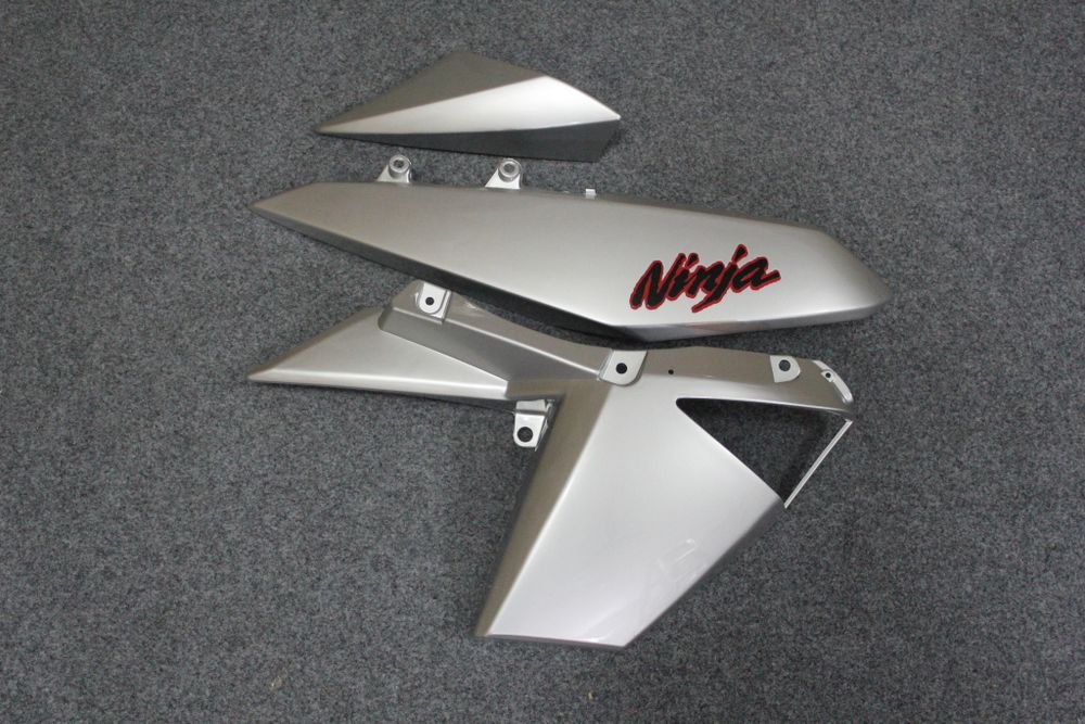 Комплект пластика для мотоцикла Kawasaki Z1000 10-13 Черно-серый заводской