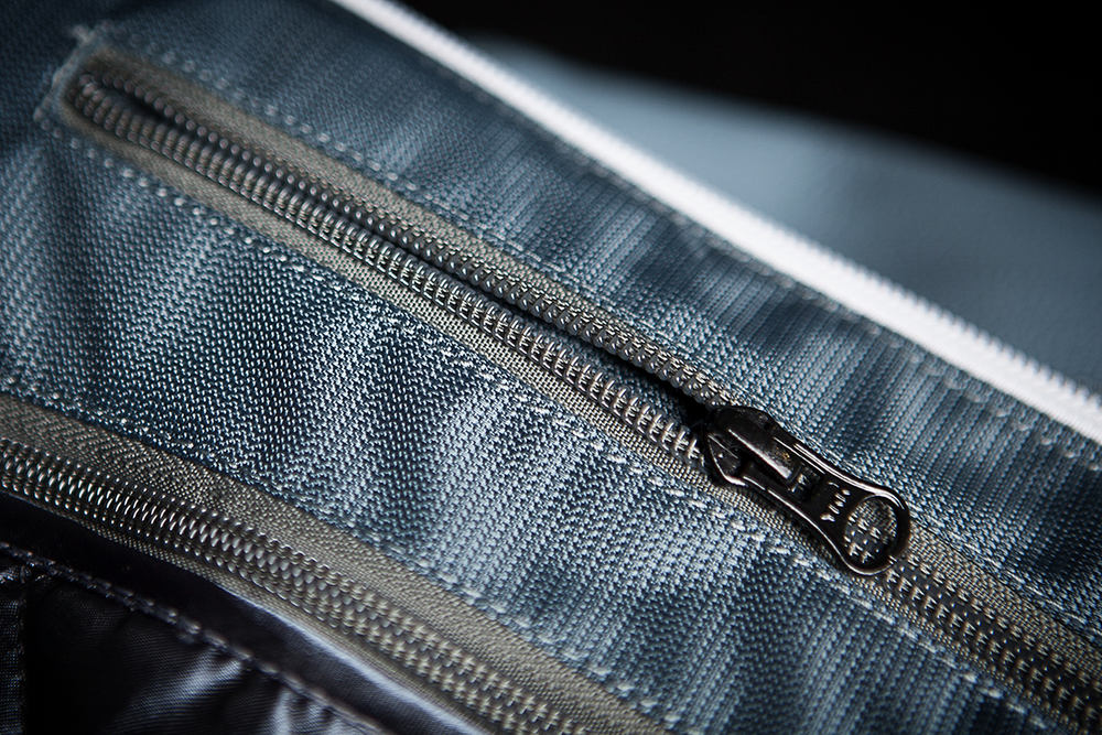 Мотокуртка - ICON SANCTUARY (кожа, серо-красная)