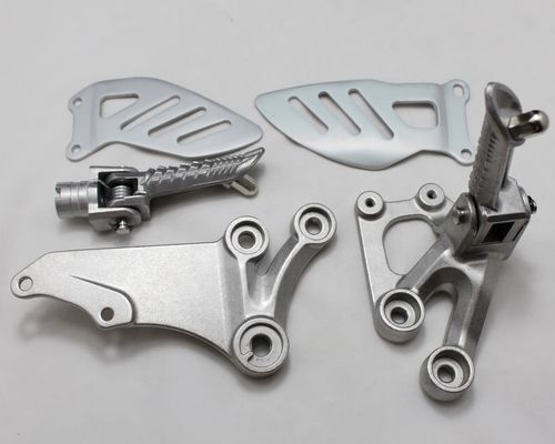 Подножки передние с кронштейнами для мотоцикла Suzuki GSX-R600/750 06-10